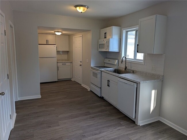 Building Photo - 82 Cragg Rd