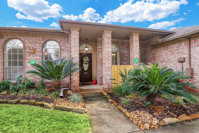 Building Photo - 21402 Meadowhill Dr