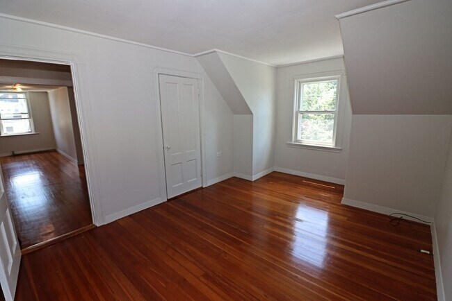 Building Photo - 249 Pleasant St