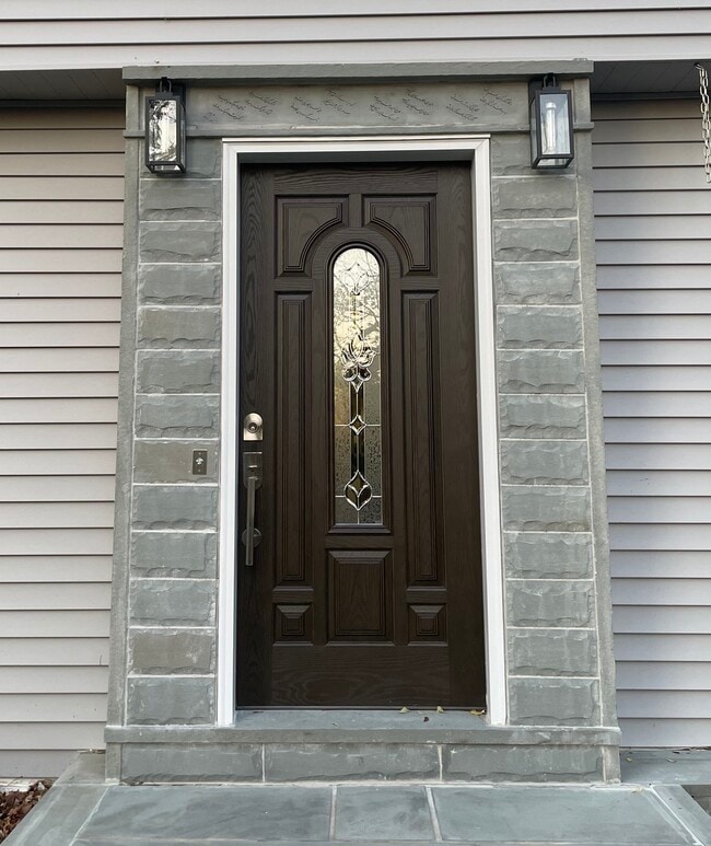 Building Photo - 206 Eastwood Ave