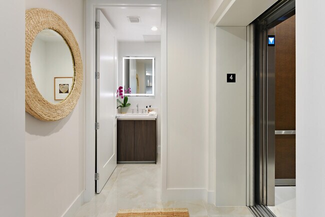 Foto del edificio - 485 E Royal Palm Rd