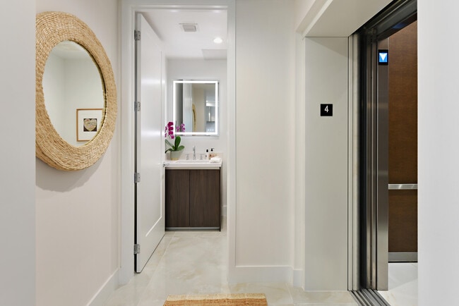 Building Photo - 485 E Royal Palm Rd