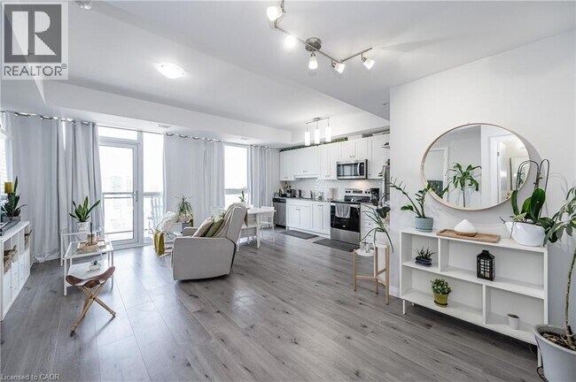 Building Photo - 60 Charles St W