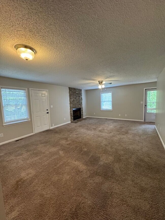 Foto del edificio - Downtown Greer area - This duplex is such a convenient location - 2 Bedroom, 2 Baths with a wonde...