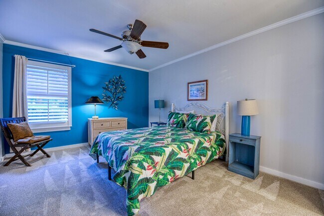 Building Photo - 710 Azalea Dr