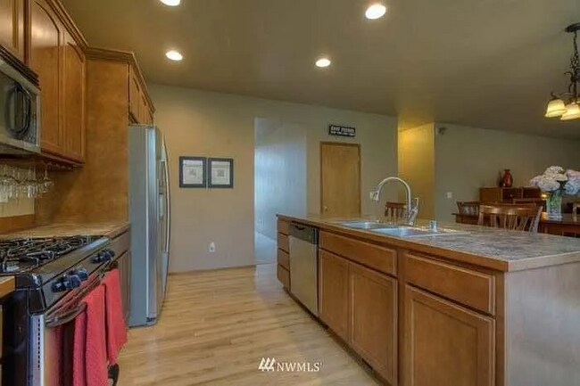 Foto del edificio - 2508 Blaine Ave NE