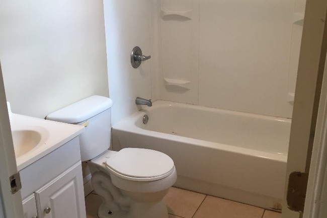 Bathroom - 610 Wolf St