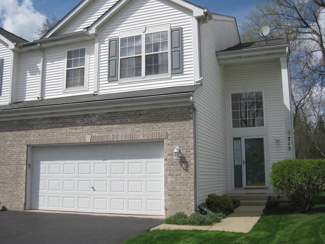 Primary Photo - 715 Red Oak Ct