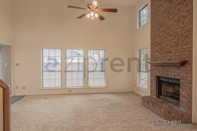 Building Photo - 1929 Pinecrest Dr