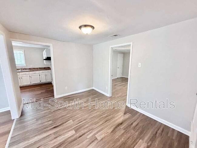 Building Photo - 858 Eyers Rd