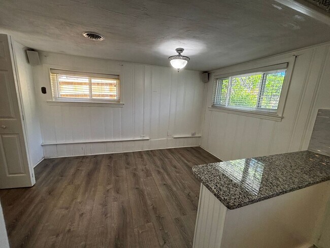 Building Photo - Lochhaven Home