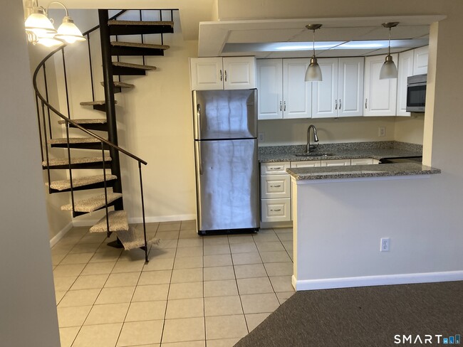 Foto del edificio - 330 Short Beach Rd