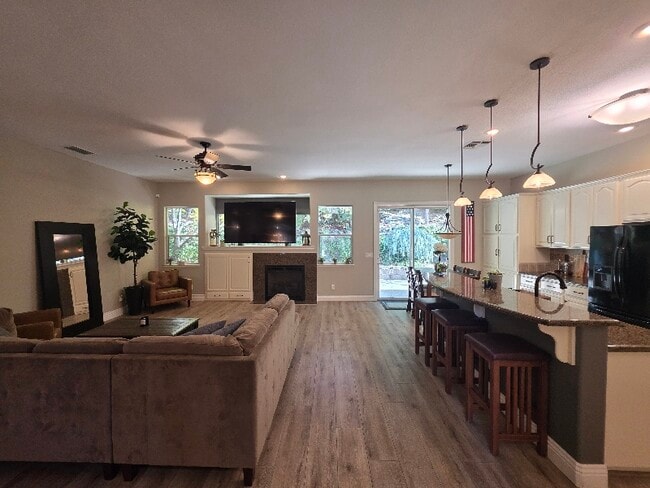 Building Photo - 1332 Parsons Ct