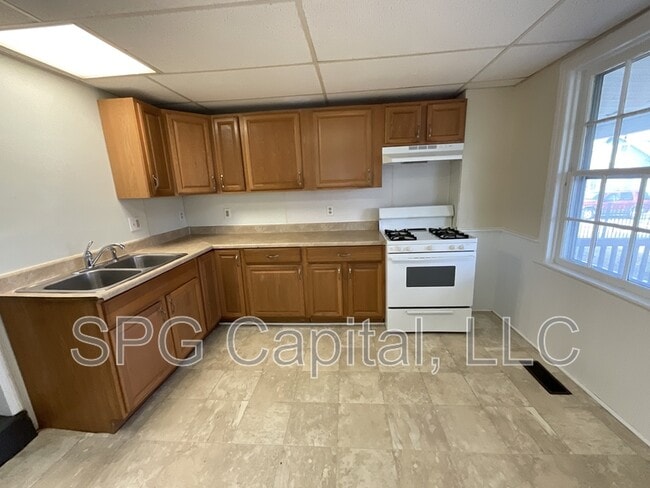 Building Photo - 402 S Washington St