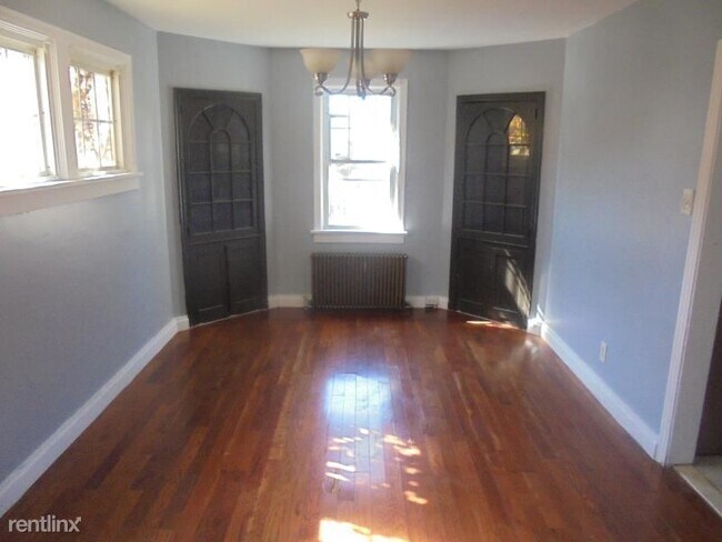 Foto del edificio - 3 br, 1 bath Duplex - 3001 Glen Mawr Stree...