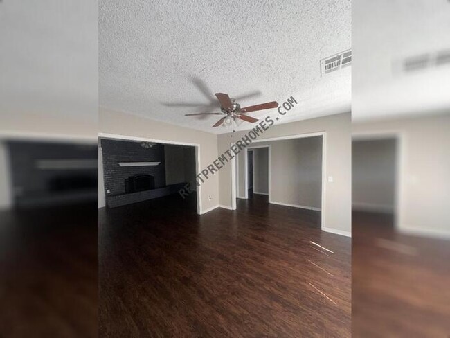 Foto del edificio - 9701 Willow Wind Dr