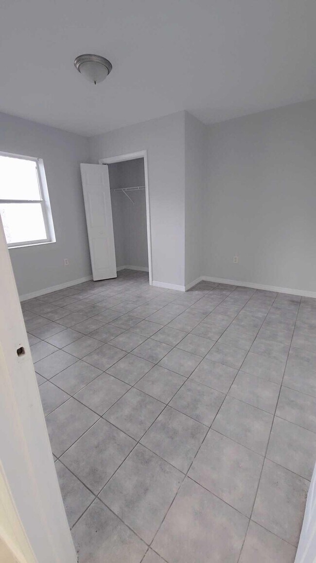 Foto del edificio - 621 NW 5th Ave