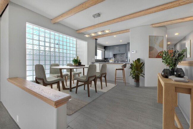Foto del edificio - 3616 The Strand
