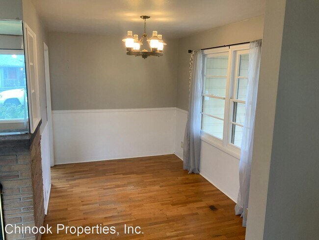 Foto del edificio - 3 br, 1.5 bath House - 831 Elm Dr