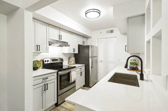 Building Photo - Halston Lakeside