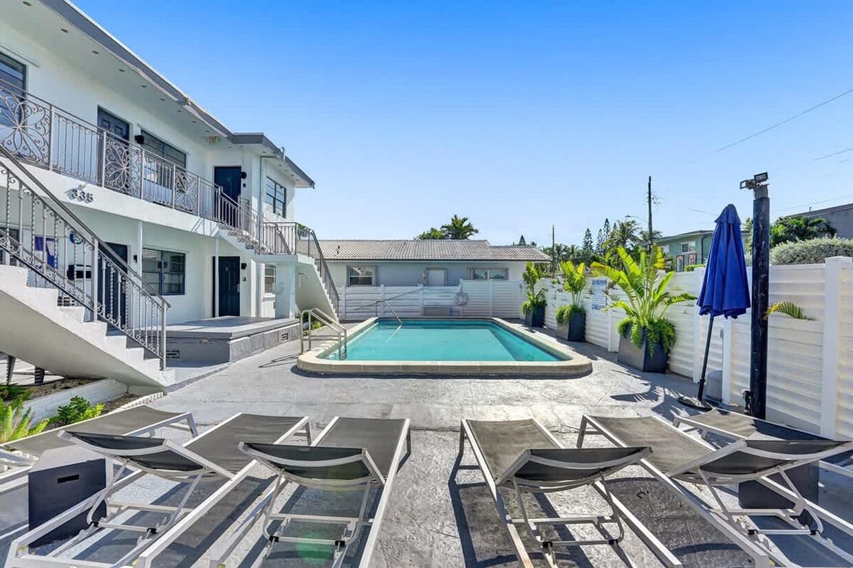 Primary Photo - 335 Desoto St