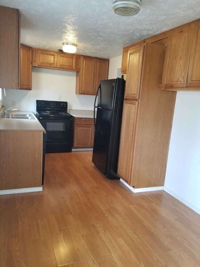 Foto del edificio - Ready NOW -Cute 3 Bedroom Home with Large ...