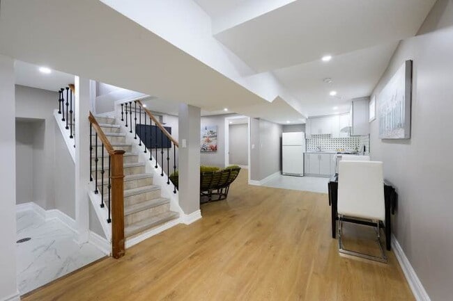 Photo du bâtiment - 1240 Dunsmure Rd