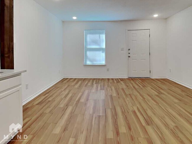 Foto del edificio - 3034 W Salinas St