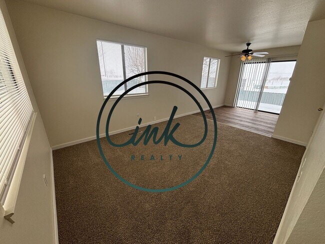 Building Photo - VI1377-1377 Village Way