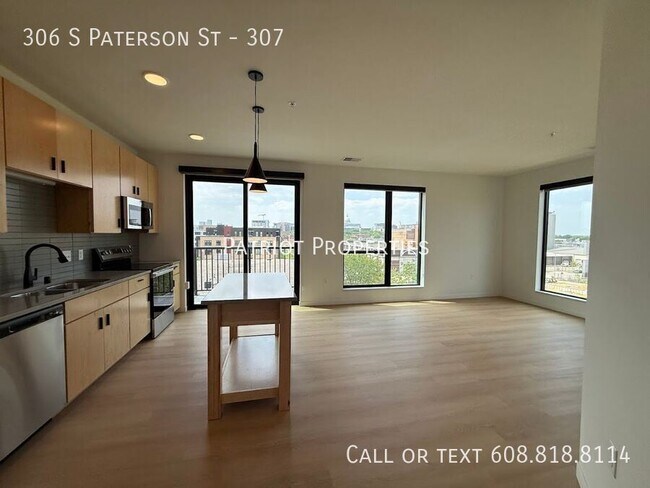 Building Photo - 306 S Paterson St