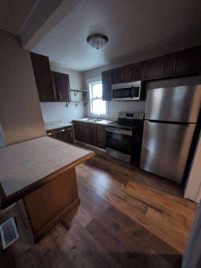 Foto del edificio - 4245 E 71st St