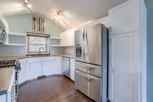 Foto del edificio - Don't Miss This 3 Bedroom In Rose Garden E...