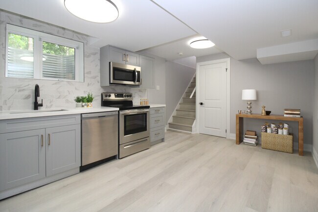 Building Photo - 41 Beechwood Dr