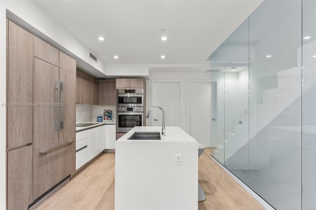 Foto del edificio - 455 NE 39th St