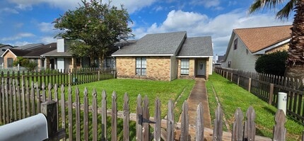Building Photo - 106 Larry St