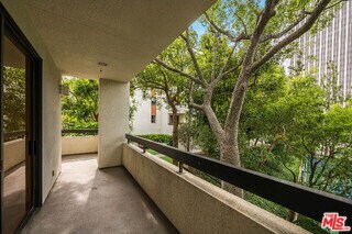 Foto del edificio - 2132 Century Park Ln