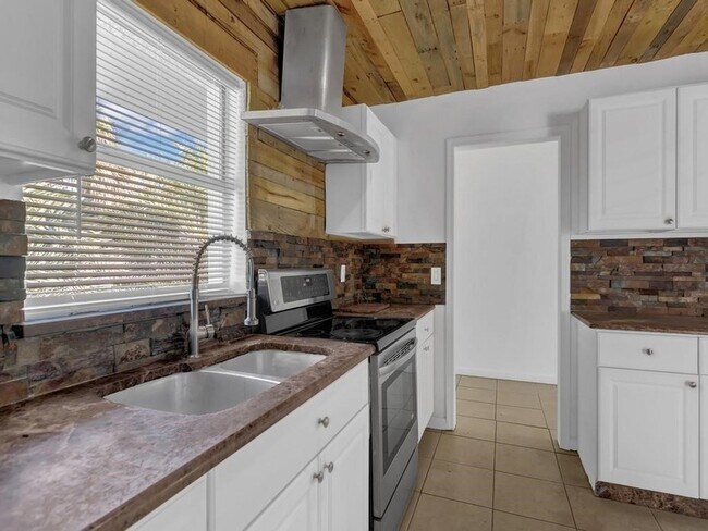 Foto del edificio - 703 5th Pl SW