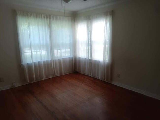 Foto del edificio - 5418 E 7th St