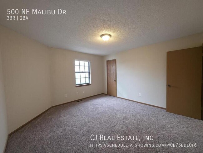 Foto del edificio - 500 NE Malibu Dr