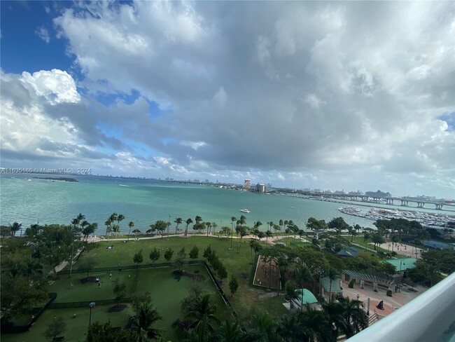 Foto del edificio - 1800 N Bayshore Dr