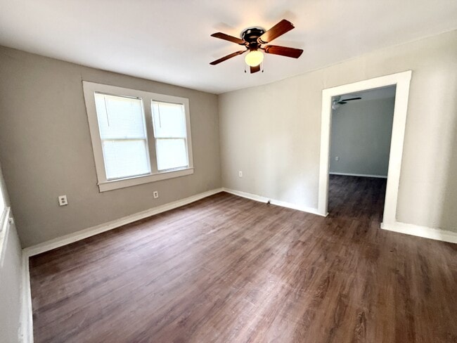 Foto del edificio - 1218 W Durant Ave