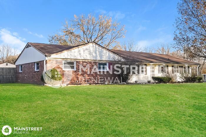 Primary Photo - 7427 HARCOURT RD, INDIANAPOLIS, IN 46260