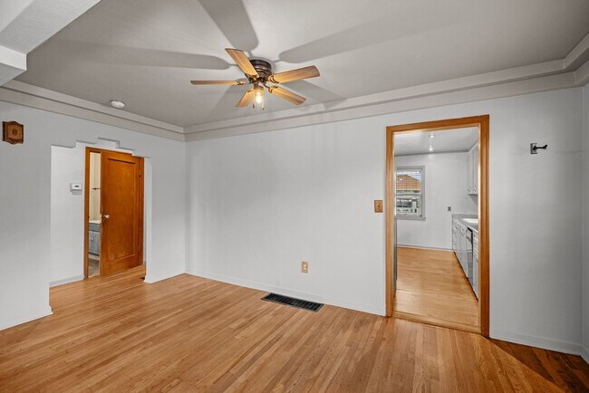 Foto del edificio - East Valley Home With Large Yard!