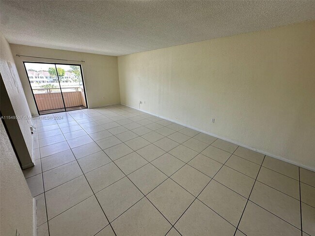 Foto del edificio - 17530 NW 68th Ave