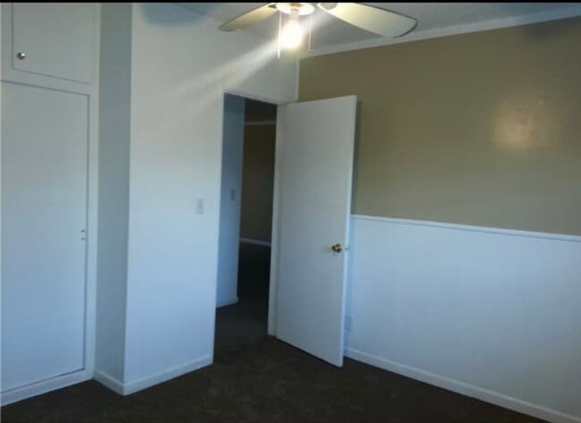 Building Photo - 634 W Colden Ave