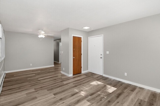 Foto del edificio - Beautiful updated Main-Level unit in Fabul...