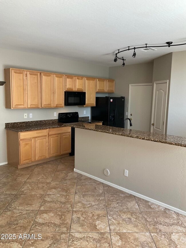 Building Photo - 1015 S Val Vista Dr