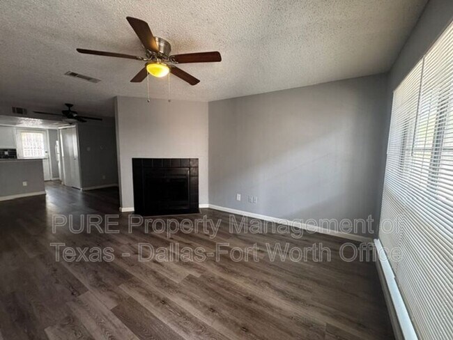 Building Photo - 4004 W Pioneer Dr