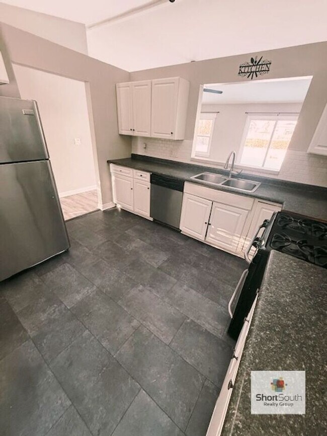 Foto del edificio - Lansing 4 bed 2 bath single family home with fenced in back yard.