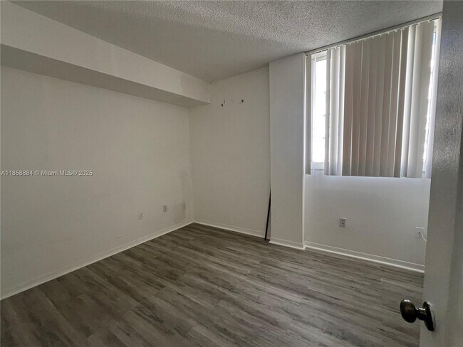 Foto del edificio - 5099 NW 7th St